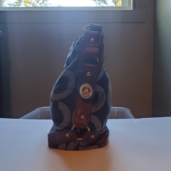 Classic Coach Purse - Picture 2 of 4